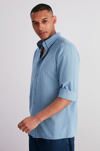 Trendyol Collection Blaues Unisex-Baumwollhemd in Leinenoptik mit normaler Passform - TMNSS23GO00099