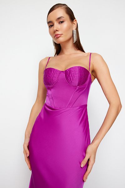 Trendyol Collection Φούξια σατέν μακρύ βραδινό φόρεμα με λεπτομέρεια κορσέ, υφαντό TPRSS24AE00001