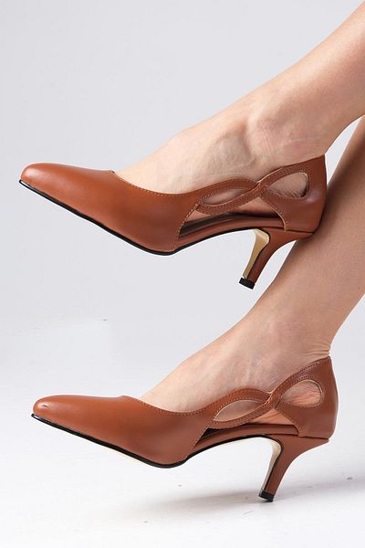 Mio Gusto Γυναικεία παπούτσια με χαμηλό τακούνι Violetta Tan Color