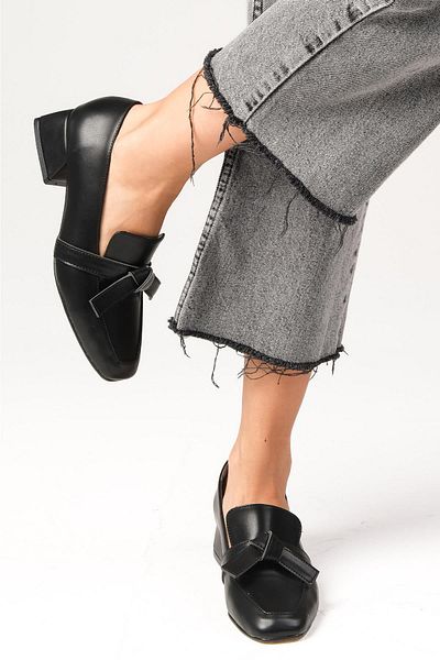 Mio Gusto Agatha Black Color Bow Accessory Blunt Toe Women's Short Heeled Shoes