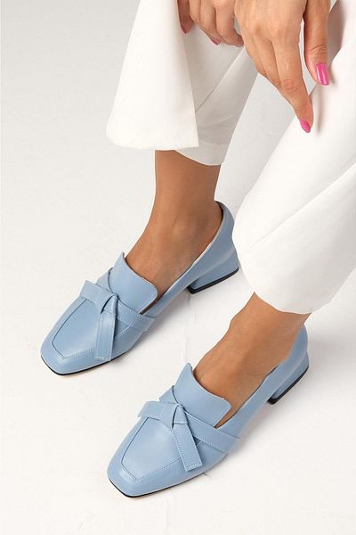 Mio Gusto Agatha Blue Color Blunt Toe Pantofi de damă cu toc scurt și accesorii cu fundă