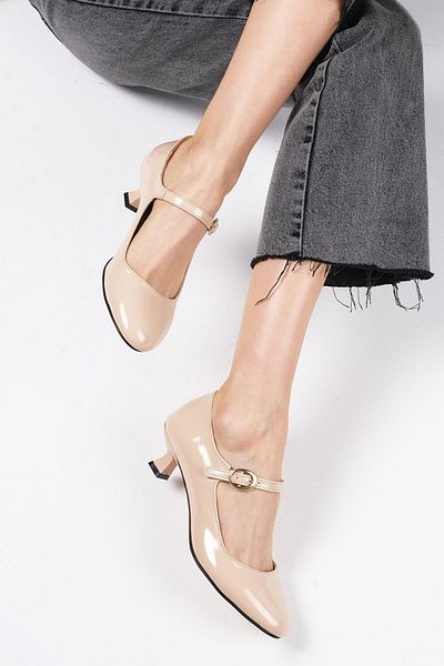 Mio Gusto Pantofi de damă cu toc joasa Gabriela Nude Lacuita