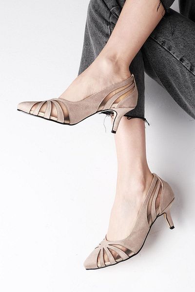 Mio Gusto Pantofi cu toc mic de damă din piele întoarsă de culoare bej Liana
