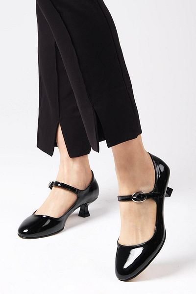 Mio Gusto Pantofi de damă cu toc joasa din piele lacuita de culoare neagră Gabriela