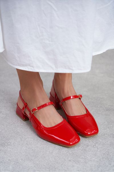 NİŞANTAŞI SHOES Harmony Red Patent Leather - Women's Short Heeled Ballerinas with Blunt Toe and Belt Detail