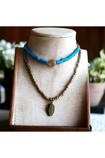 LeylanTakı قلادة نسائية من Leylan Jewelry باللون الأزرق على شكل ورقة شجر مزدو...