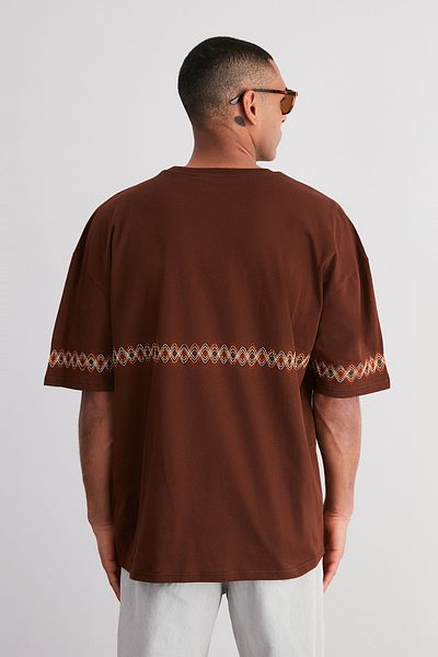 Trendyol Collection Βαμβακερό μπλουζάκι υπερμεγέθη καφέ κεντημένο - TMNSS21TS1889