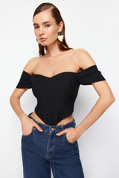 Trendyol Collection Schwarzes Bustier mit Carmen-Kragen - TPRSS24BS00018