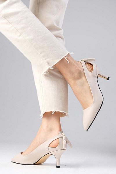 Mio Gusto Beigefarbene Damenschuhe mit niedrigem Absatz