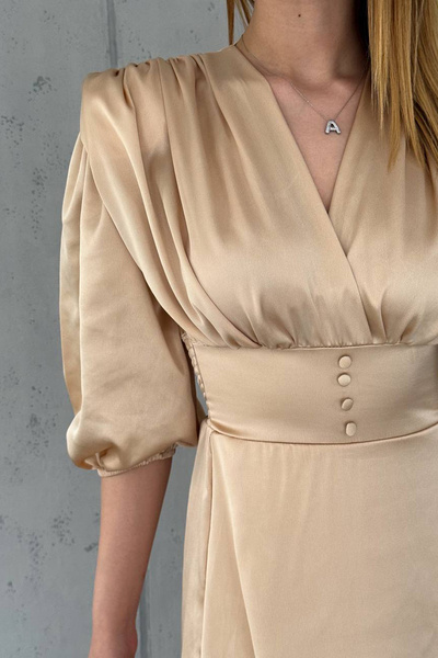 Neşeli Butik kadın bej vatkalı düğme detaylı saten elbise NBK2070