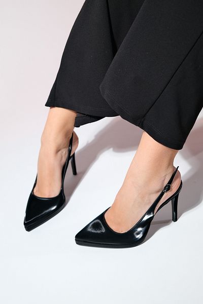 LuviShoes SANTA Schwarze Damenschuhe mit spitzer Spitze und Plateauabsatz