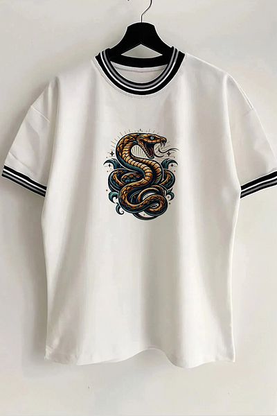 Vordevia Snake printed New Season γιακά και μανίκι με λεπτομέρεια με ραβδώσεις λευκό oversize unisex μπλουζάκι