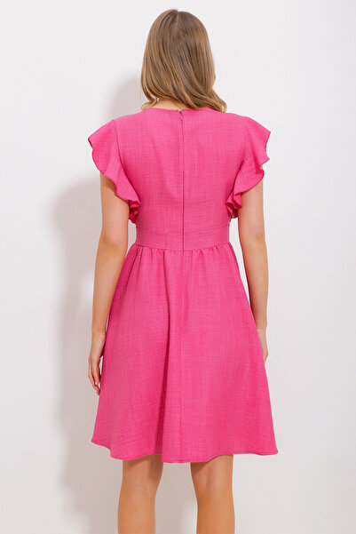 Trend Alaçatı Stili Kadın Pembe V Yaka Kolları Volanlı Sırtı Fermuarlı Aerobin Keten Dokuma Elbise ALC-X11854