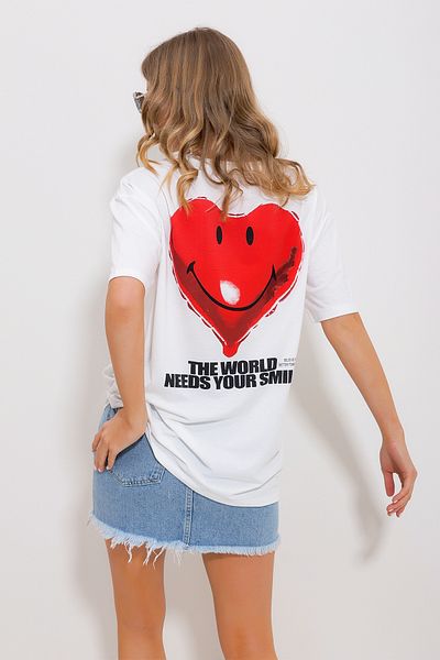 Trend Alaçatı Stili Women's White Crew Neck Front Back Heart Printed Cotton Oversize T-Shirt ALC-X11877