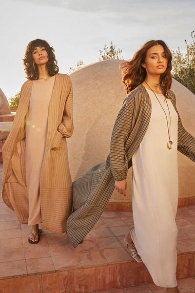 Trendyol Modest Camel Long Linen Look Pruhovaná tkaná čepice &amp; Ferace &amp; Abaya TCTSS24KF00003