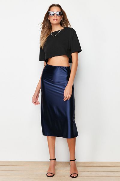 Trendyol Collection Midi-Strickrock in A-Linie aus indigoblauem Satin – TWOAW24ET00088