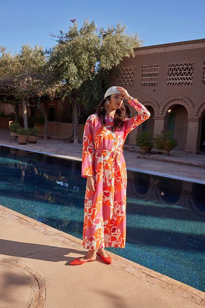 Trendyol Modest Rochie țesută florală cu brâu roz TCTSS24EB00049