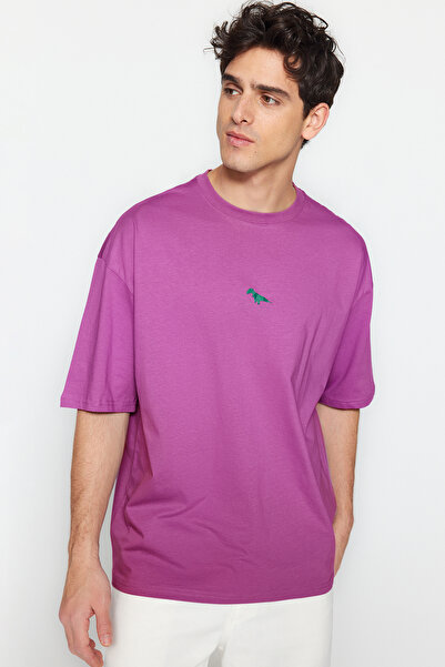 Trendyol Collection Βαμβακερό μπλουζάκι Dinosaur Embroidered Plum Oversize - TMNSS23TS00243