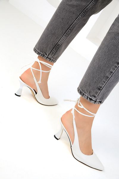 SOHO Weiße klassische Damenschuhe mit Absatz 15776
