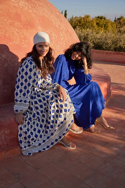 Trendyol Modest Marineblaues, gewebtes Kleid in Leinenoptik mit ethnischem Muster TCTSS24EB00062