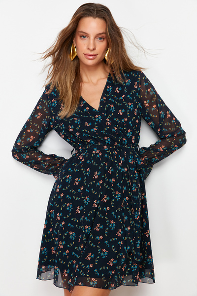 Trendyol Collection Sötétkék virágmintás öves, kétsoros bélelt mini sifon ruha TWOAW20EL1628