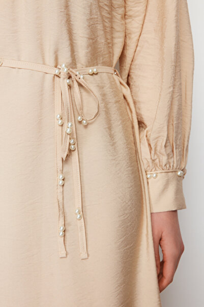 Trendyol Modest Λεπτομερές υφαντό φόρεμα με κολάρο σε σκόνη TCTSS24EB00125