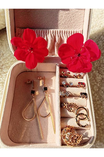 İLKYAZ ACCESSORY 9-PIECE MINIMAL EARRING SET WITH CRIMPED EARRINGS