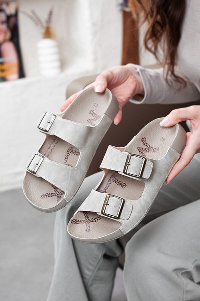 ShoesBag شبشب بيج يومي بإبزيم مزدوج ونعل ناعم