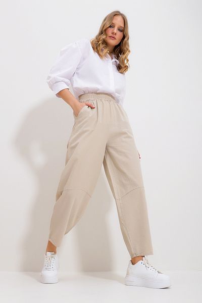 Trend Alaçatı Stili Pantaloni de damă bej cu talie elastică cu dublu buzunar, cu croiala baggy, din Gabardină, cu cusături pe genunchi ALC-X11885