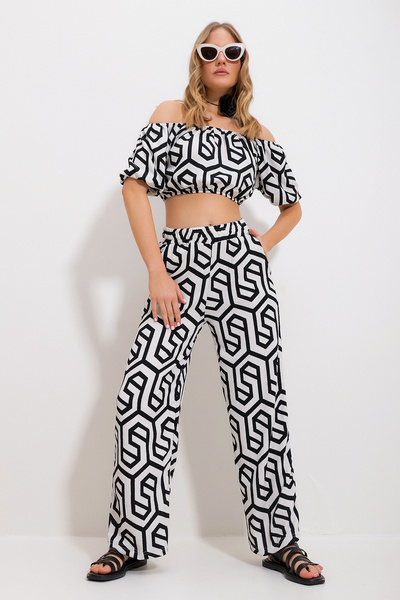 Trend Alaçatı Stili Damen-Doppelset aus kurzer Bluse mit gemustertem Madonna-Kragen und Palazzo-Hose in Schwarz-Vanille ALC-X11880