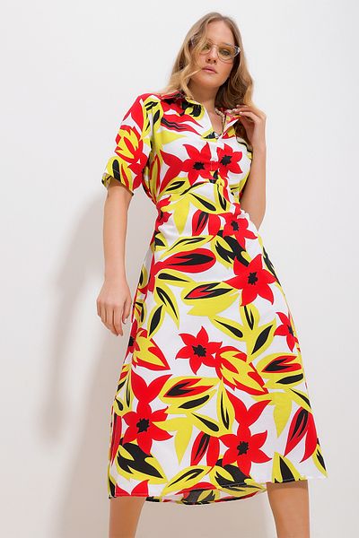 Trend Alaçatı Stili Rotes Popeline-Kleid mit Hemdkragen, halber Knopfleiste und Gürtel, Blumenmuster für Damen ALC-X11859