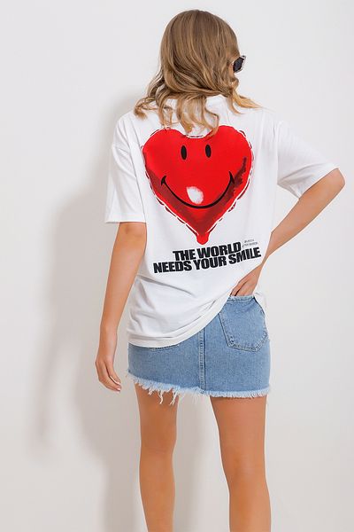 Trend Alaçatı Stili Women's White Crew Neck Front Back Heart Printed Cotton Oversize T-Shirt ALC-X11877