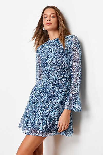 Trendyol Collection Modré mini lemované tkané šaty s vysokým límečkem TCLAW19LJ0076