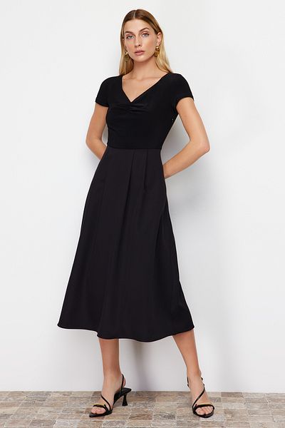 Trendyol Collection Černé A-Line pletené smíšené midi tkané šaty TWOSS24EL00709