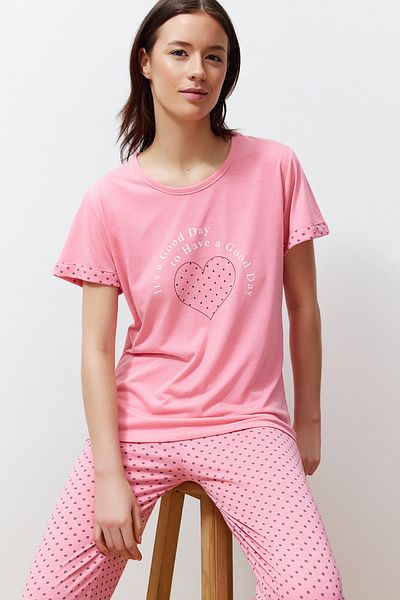 Trendyol Collection Pink Slogan Potištěný puntíkovaný pyžamový set THMSS24PT00252