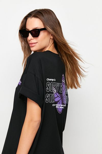 Trendyol Collection Tricou tricotat negru, 100% bumbac, cu imprimeu cu fluturi în față și în spate, supradimensionat/model lat TWOSS23TS00188