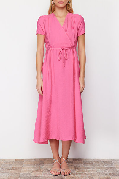Trendyol Collection Fukszia derékra nyíló V-nyakú midi szövött ruha TWOSS24EL00501