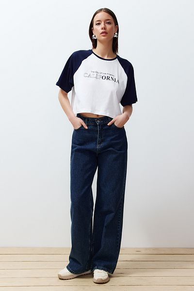 Trendyol Collection Λευκό 100% βαμβακερό σλόγκαν με στάμπα Πλεκτό T-Shirt Relaxed/Comfortable Fit TWOSS24TS00098