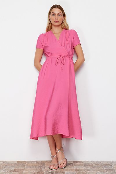 Trendyol Collection Ткана сукня міді з V-подібним вирізом на талії Fusya TWOSS24EL00501