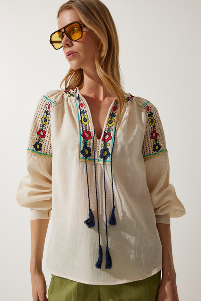 Happiness İstanbul Dámská krémová květinová vyšívaná plátěná halenka ES00152