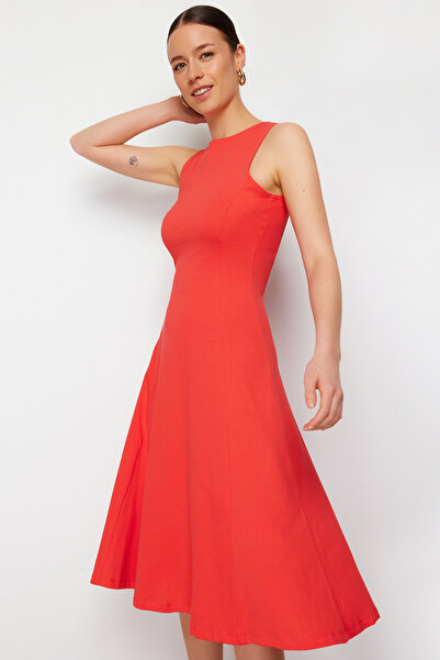 Trendyol Collection Červené 100% bavlněné skater/pas s rozepínáním ke krku, výstřih, midi pletené šaty bez rukávů TWOSS24EL00193