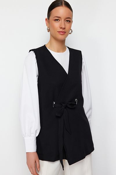 Trendyol Modest Μαύρο μεταλλικό αξεσουάρ Λεπτομερές υφαντό γιλέκο με ζώνη TCTSS24YL00006