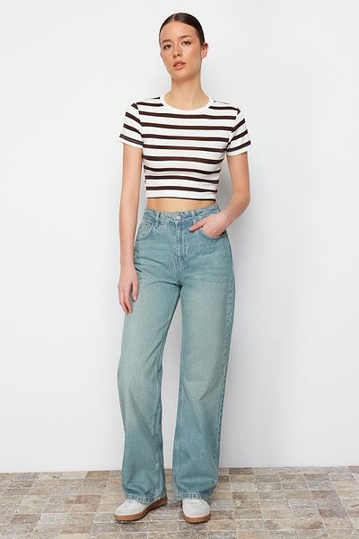 Trendyol Collection Jeans mit hoher Taille und weitem Bein in blassblauem Vintage-Effekt TWOSS23JE00166