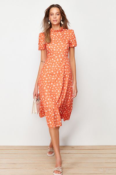 Trendyol Collection Gewebtes Midikleid in A-Linie mit Blumenmuster und Volant, gefüttert, TWOSS20EL0894
