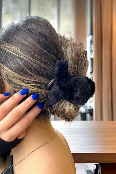 Angelika Cataramă cu zăvor XL Plush negru pentru femei