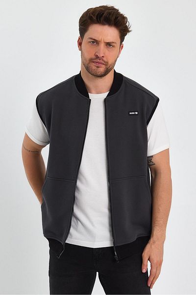 ALEXANDERGARDI Kangaroo Pocket?Vest (E22-618A)