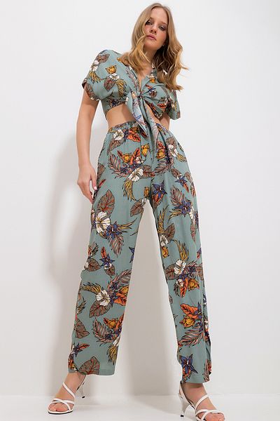 Trend Alaçatı Stili Women's Khaki Patterned Tie-Up Crop Blouse and Pocket Trousers Bottom Top Woven Set Alc-X11745