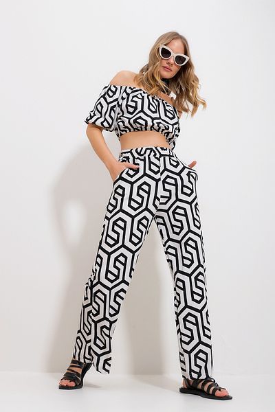 Trend Alaçatı Stili Women's Black-Vanilla Madonna Collar Patterned Crop Blouse and Palazzo Trousers Double Set ALC-X11880