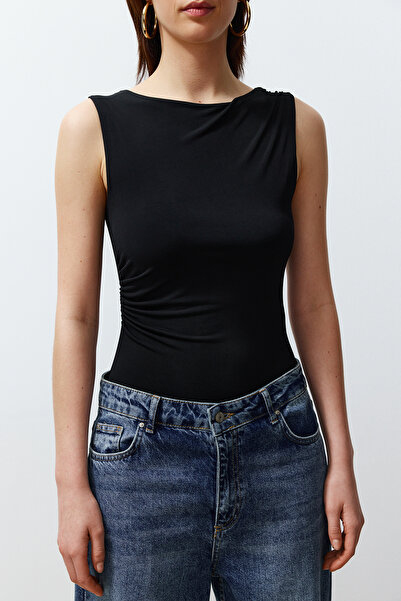 Trendyol Collection Black Gather Detailní Lodní krk Strečové zapínání Pletené tělo TWOSS24BD00020
