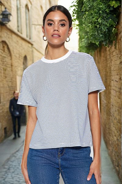 Trendyol Collection Námořnická modrá Ecru Pruhované Premium Basic Regular/Normal Fit Pletené tričko Crew Neck TWOSS23TS00043
